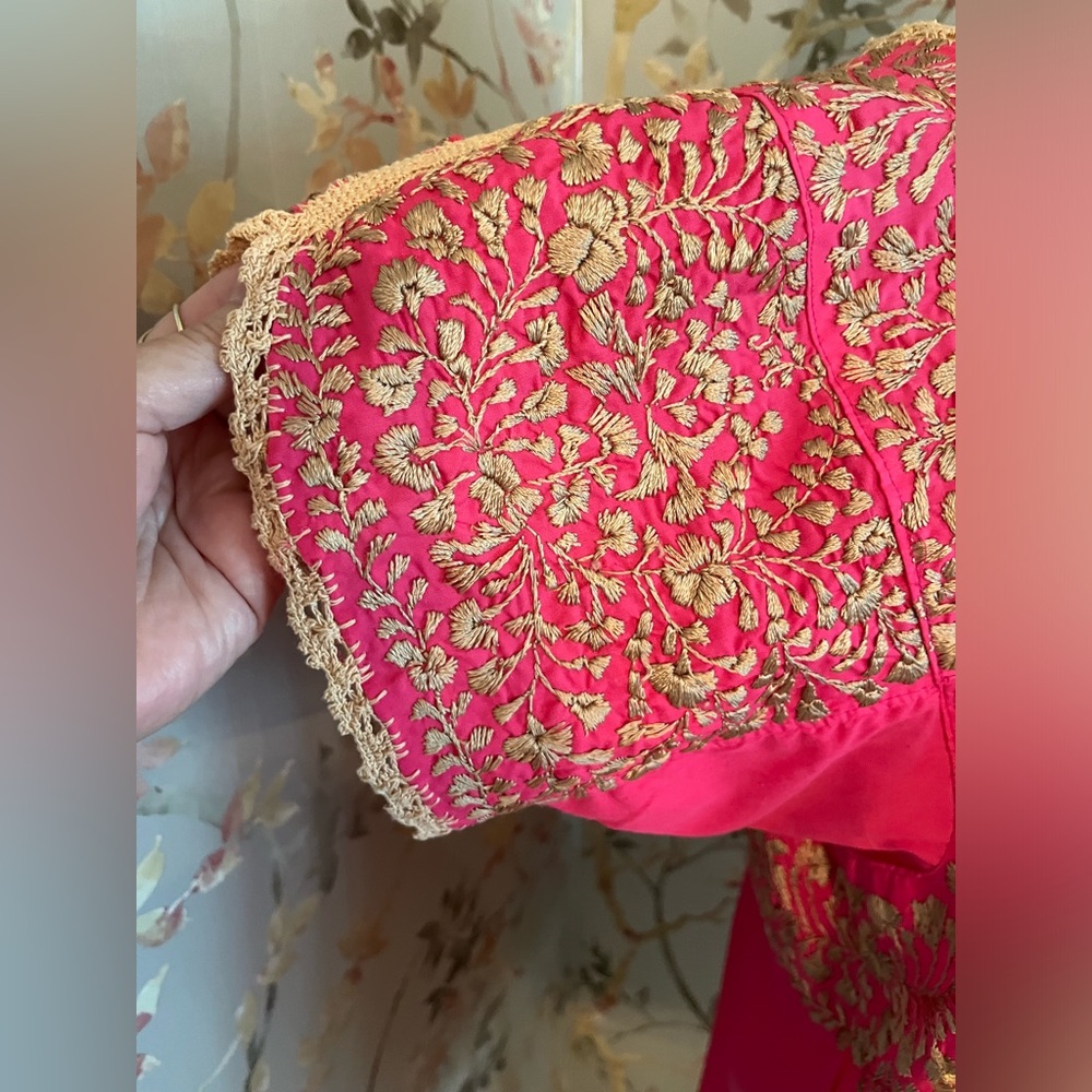 Gorgeous Embroidered Mexican Top in Bright Pink Size Large - Picture 3 of 13